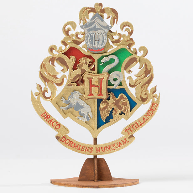 IncrediBuilds: Harry Potter: Hogwarts Crest Book and 3D Wood Model